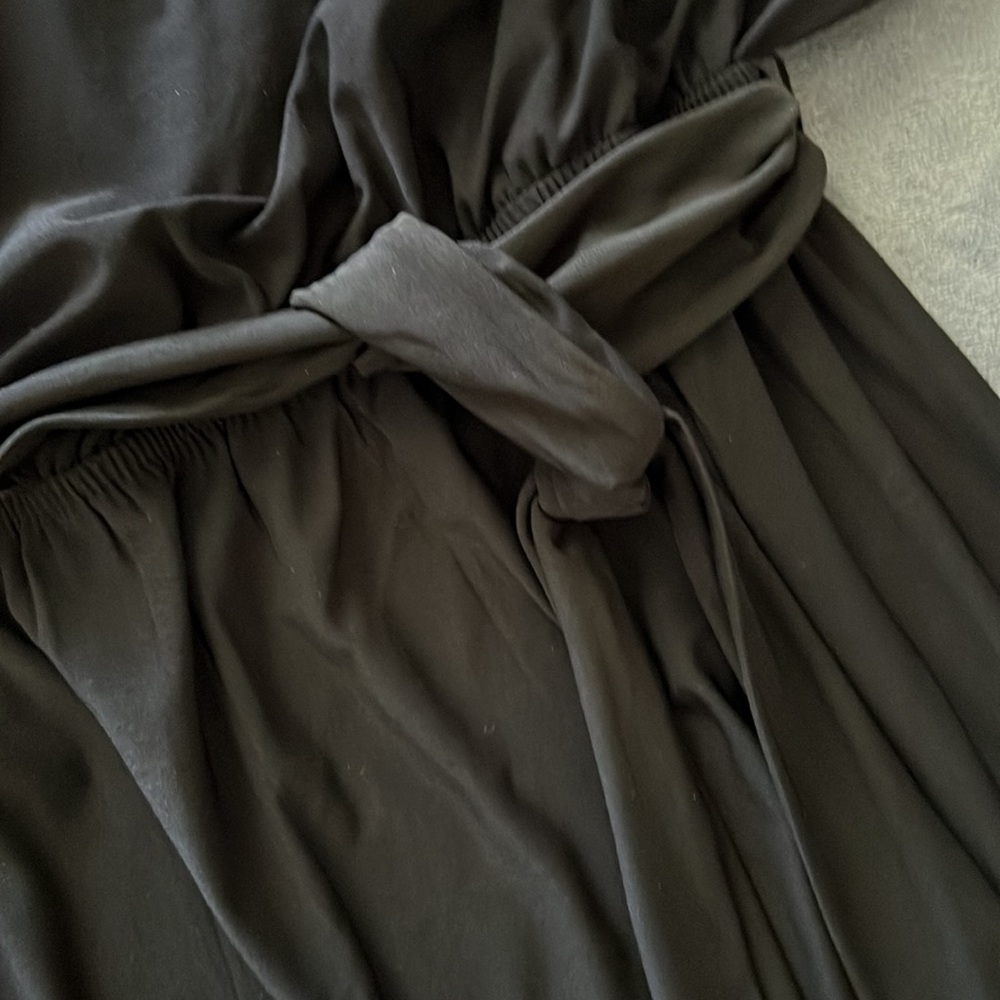 JFW Little black dress, 2X, no issues. Belt and gathered waist, open sleeves. - Picture 2 of 7
